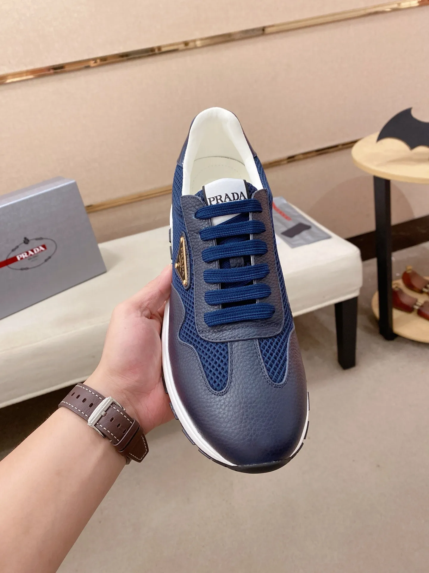 Men's shoes 💰 580💰 ✔️✔️✔️High version High-quality new PRADA (Prada) counters are launched simultaneously, new men's shoes, 😘fabrics are selected from first-layer cowhide fabrics. Lining: Imported cowhide leather lining. 👍🏿High-end☄️Open-molded non-slip rubber outsole, exquisite lines, simple and elegant, comfortable and high-end for leisure travel. Code number: 38 to 45